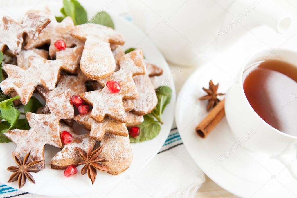 depositphotos_20229849-Cookies-with-cinnamon-christmas-morning.jpg