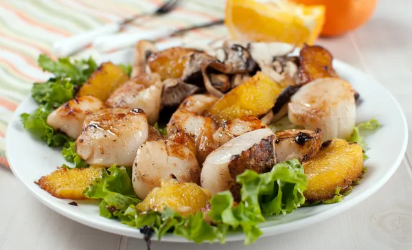 Seafood salad with scallops, mushrooms and oranges