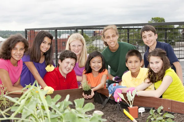 Portrait of ethnically diverse children working together — Stock Photo #21360979