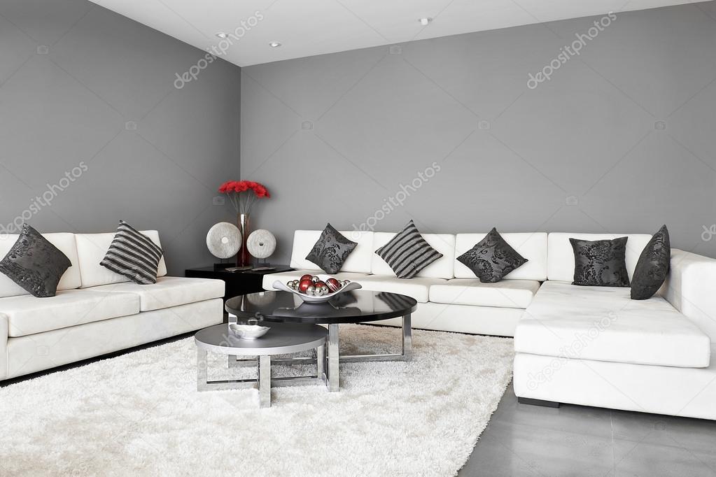 Interieur: woonkamer met grote lege muur — stockfoto © scornejor ...