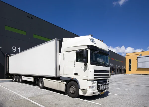 Loading bay for loading and unloading trucks