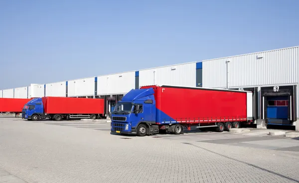 Loading bay for loading and unloading trucks