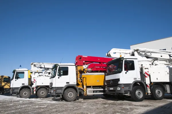 Cement pump truck