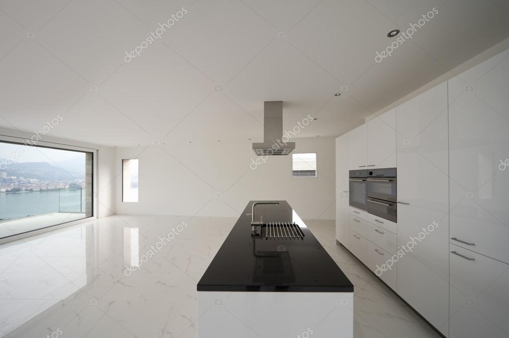 Bel intérieur dune maison moderne — photographie zveiger © #30683821 Interieur dune maison moderne