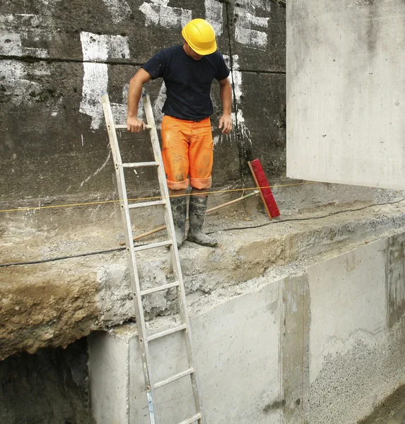 Worker to work in a shipyard