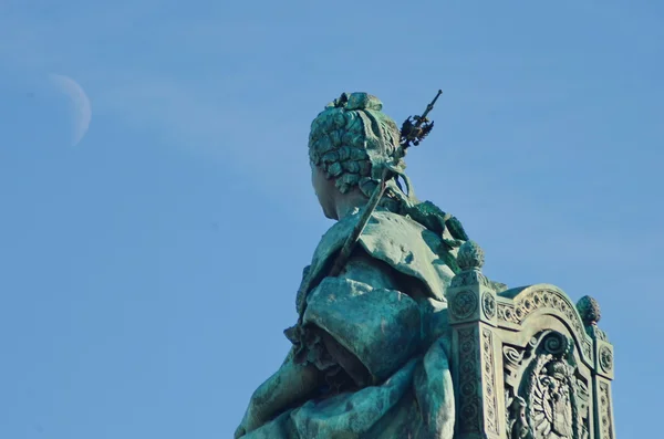 Statue back view in Vienna