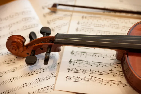 Violin bow and notes