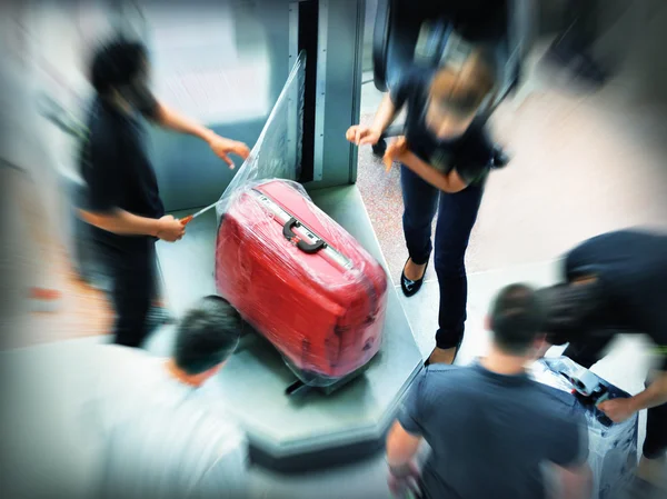 Baggage wrapping