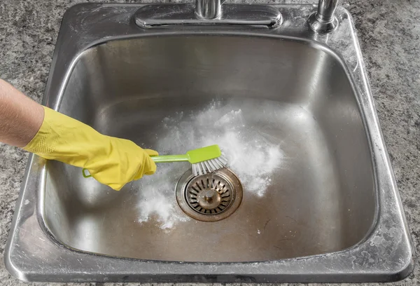 Cleaning the kitchen sink