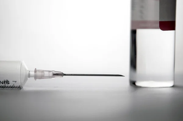 Disposable syringe and injection ampule