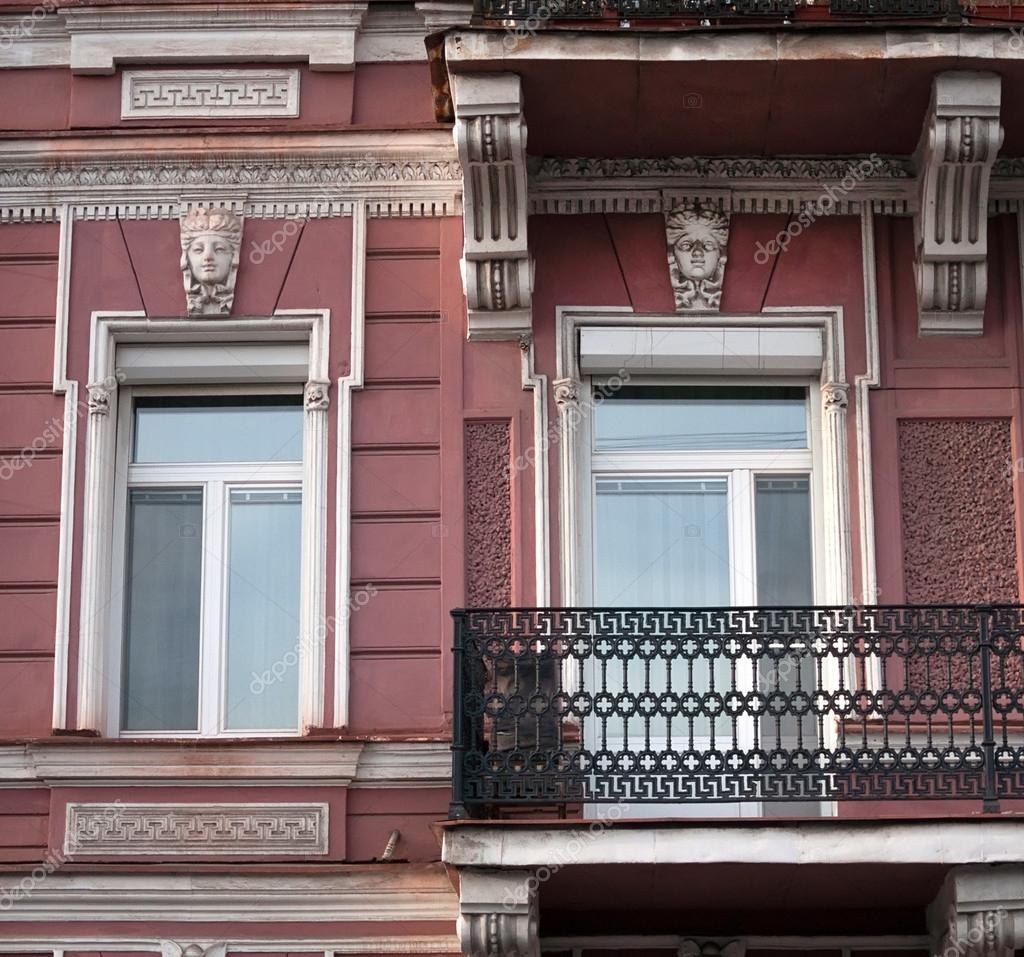 Остекление балкона или лоджии в сталинском доме (сталинка).