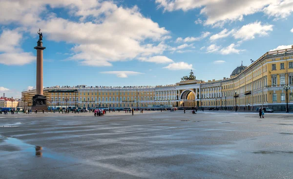 Palace Square with the Alexander Column