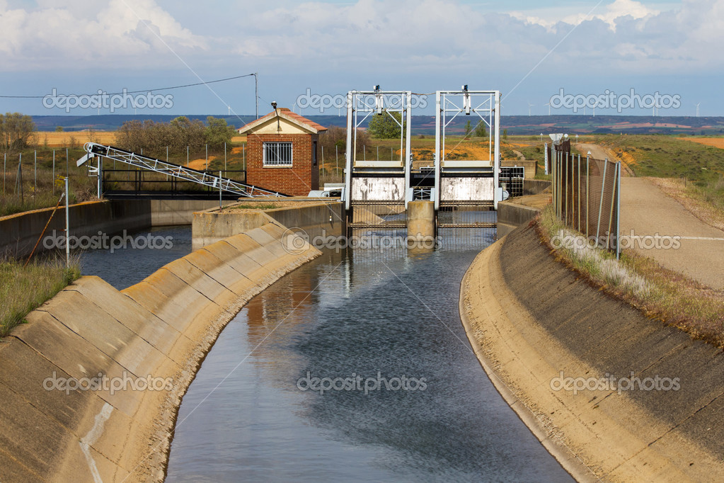 Gates in irrigation canal — Stock Photo © siur 27680373
