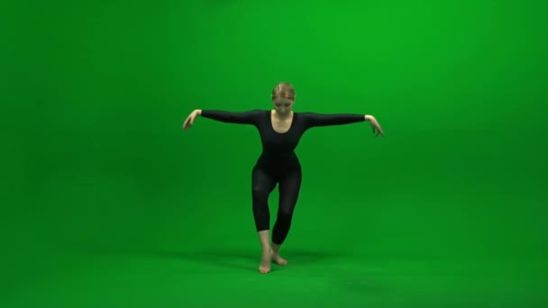 妇女跳舞优雅反对绿屏 - 图库视频影像 stockm