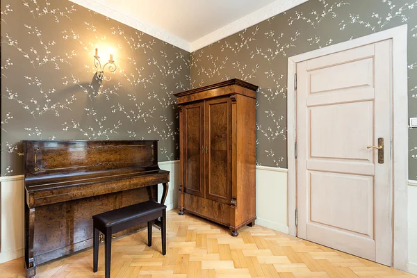 Vintage mansion - music room