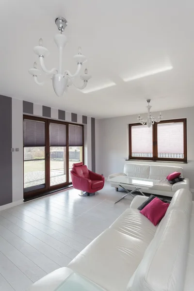 Vibrant cottage - living room