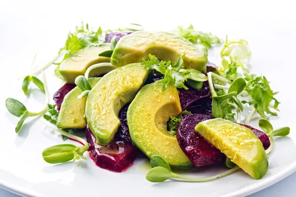 Beetroot and avocado salad with lemon