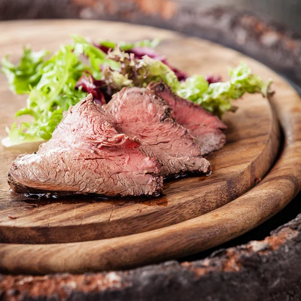 Roast beef with lettuce