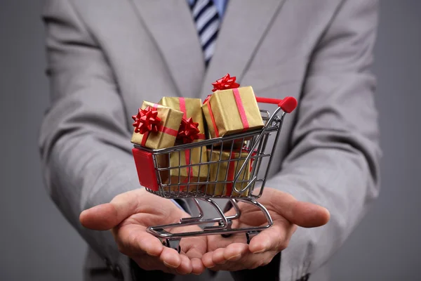 Shopping cart with gift box