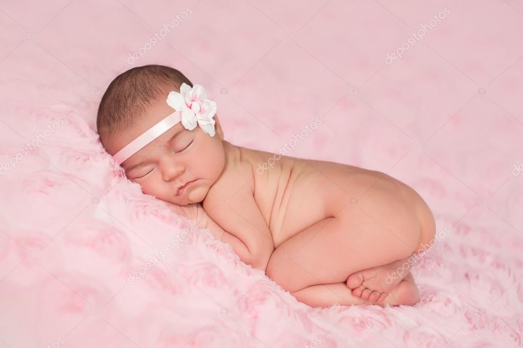 depositphotos_32317461-Newborn-Baby-Girl-Sleeping-on-Pink-Blanket.jpg