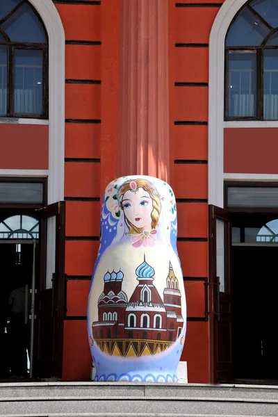 Manzhouli in Inner Mongolia Hulunbeier travel abroad each international commercial trade zone in front of the nesting dolls