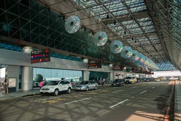 Taiwan Taoyuan International Airport Terminal Road temporary parking channel