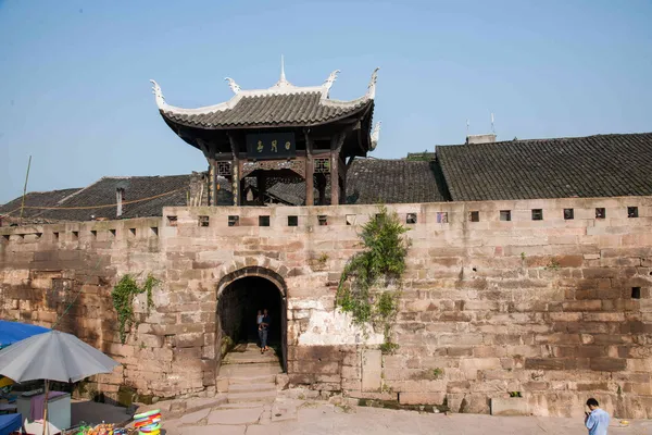 Chongqing Rongchang Road Hole town city gate