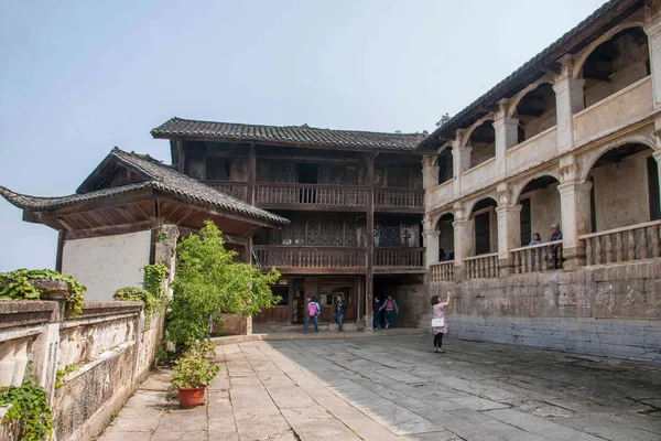 Bo Yang, a large dam in Hubei Enshilichuan City wells ancient buildings \