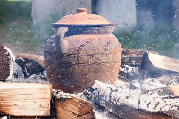 Cooking in pottery over an open fire