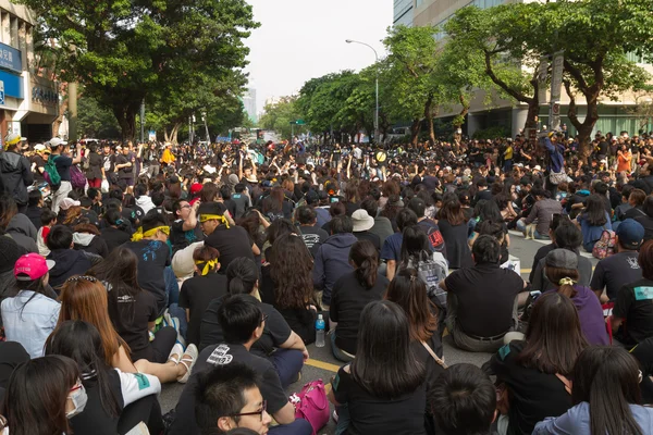 TAIPEI, TAIWAN, March 30 2014. Hundreds of thousands of people p