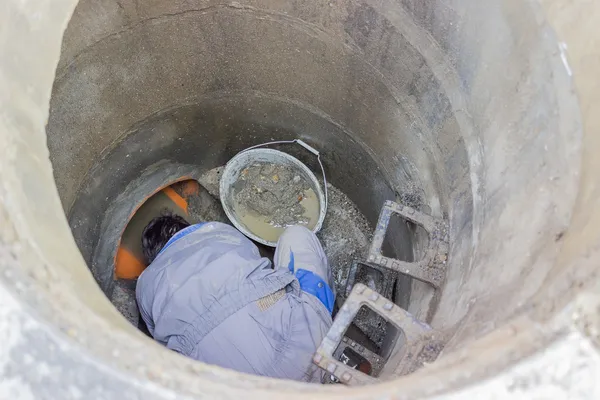 Sewer maintenance, cleaning the sewers 3