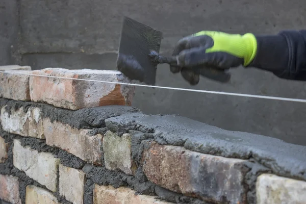 Build a brick wall, bricklaying spreading a bed joint 2
