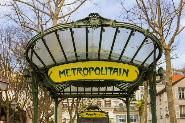 Metro sign in Paris