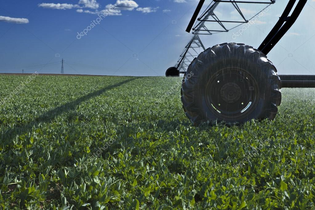 Center pivot irrigation wheels — Stock Photo © Juan_G_Aunion 33329327