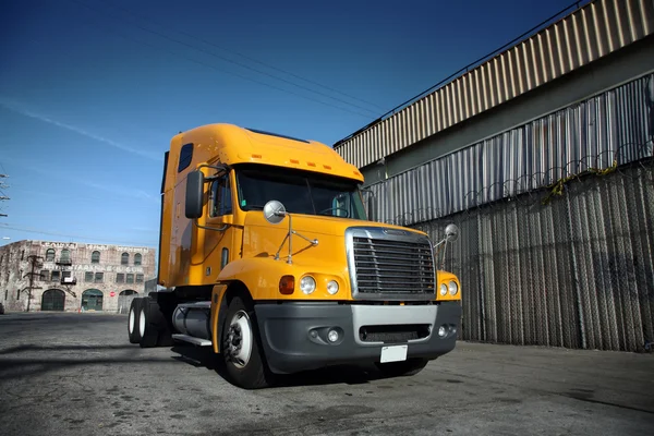 Big yellow truck in downtown Los Angeles