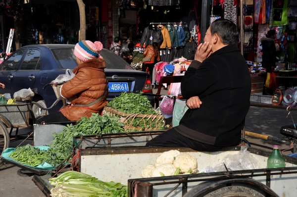 Pengzhou, China: Farmers at Tian Fu Market