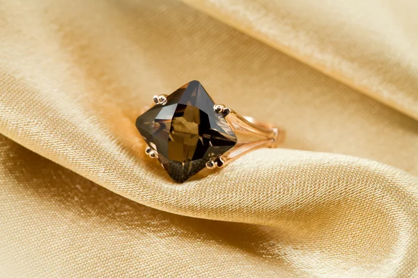 Elegant jewelry ring with jewel stone