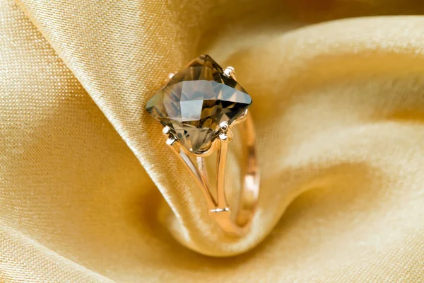 Elegant jewelry ring with jewel stone