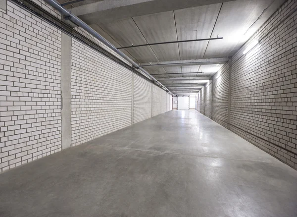White wall corridor to exit