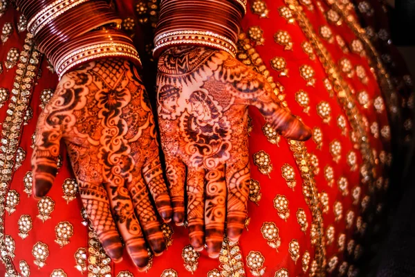 Beautiful Henna and bangles on bride\'s hands.