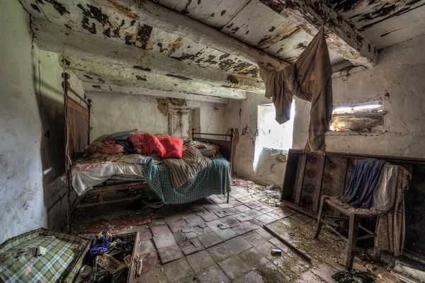 Rusty bedroom hdr