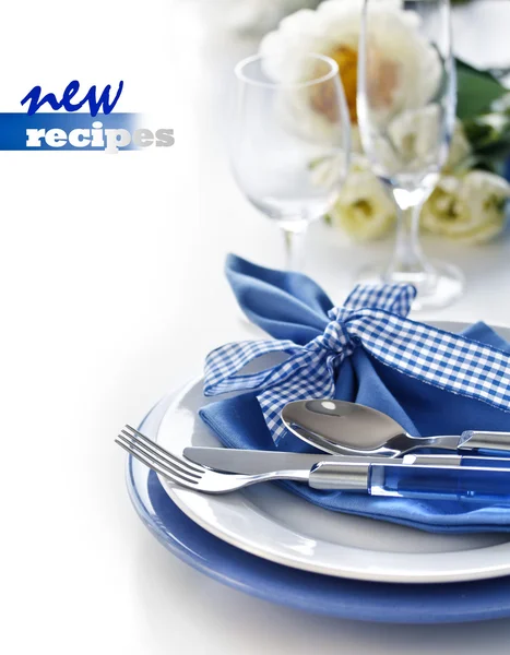 Table setting with blue dinner set