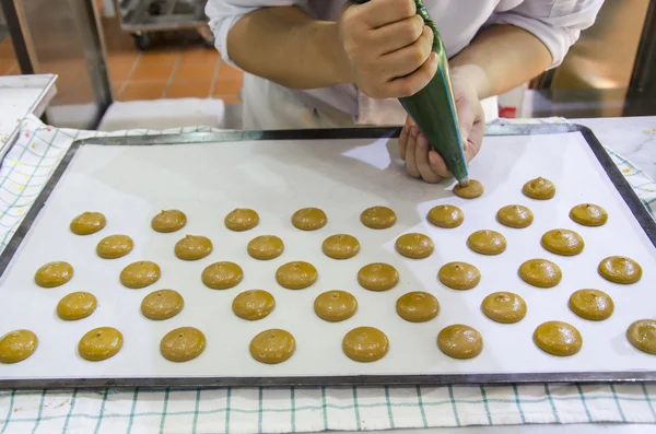 Making of macaron