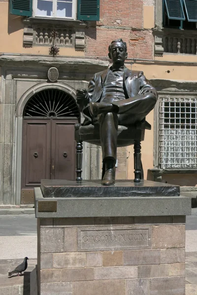 卢卡,意大利-铜像贾科莫 · 普契尼在他的出生