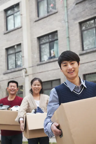 Family moving boxes into a dormitory at college