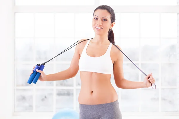 Sporty woman holding a jumping rope