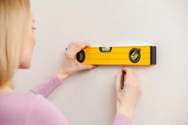 Woman with measuring tape. — Stock Photo #39172391