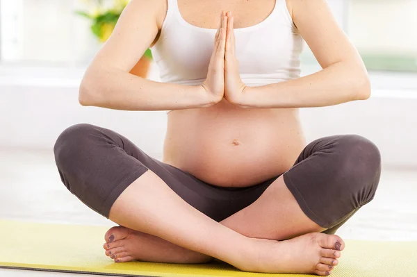 Pregnant woman mediating