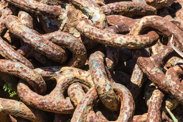 Chain Links Rusting