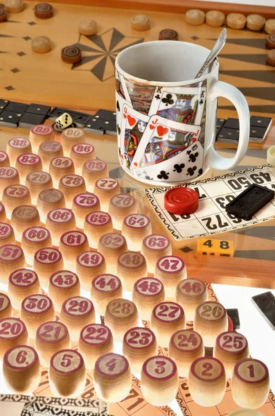 Checkers, board games, bingo, backgammon, dominoes